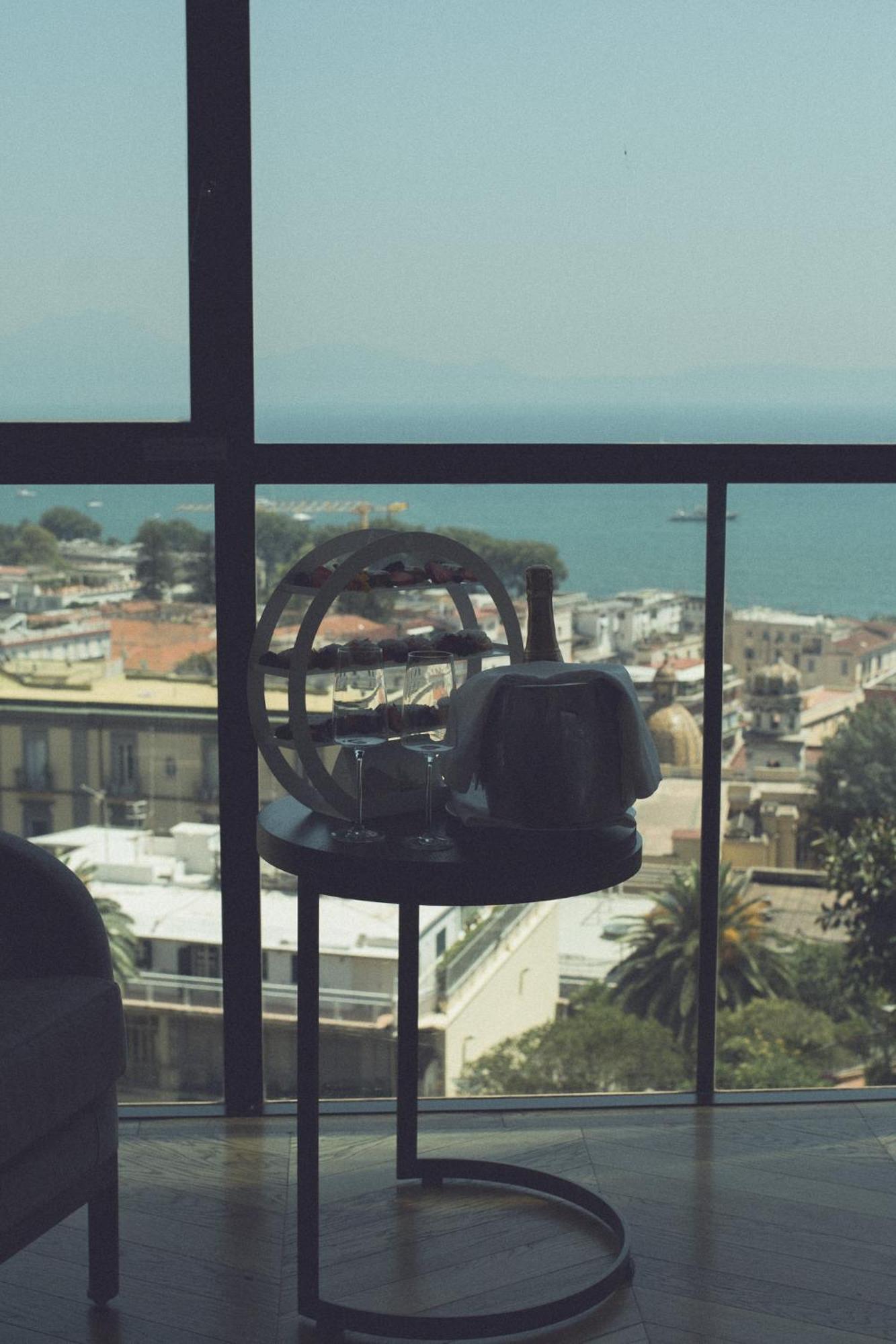 De Bonart Naples, Curio Collection By Hilton Hotel Екстериор снимка