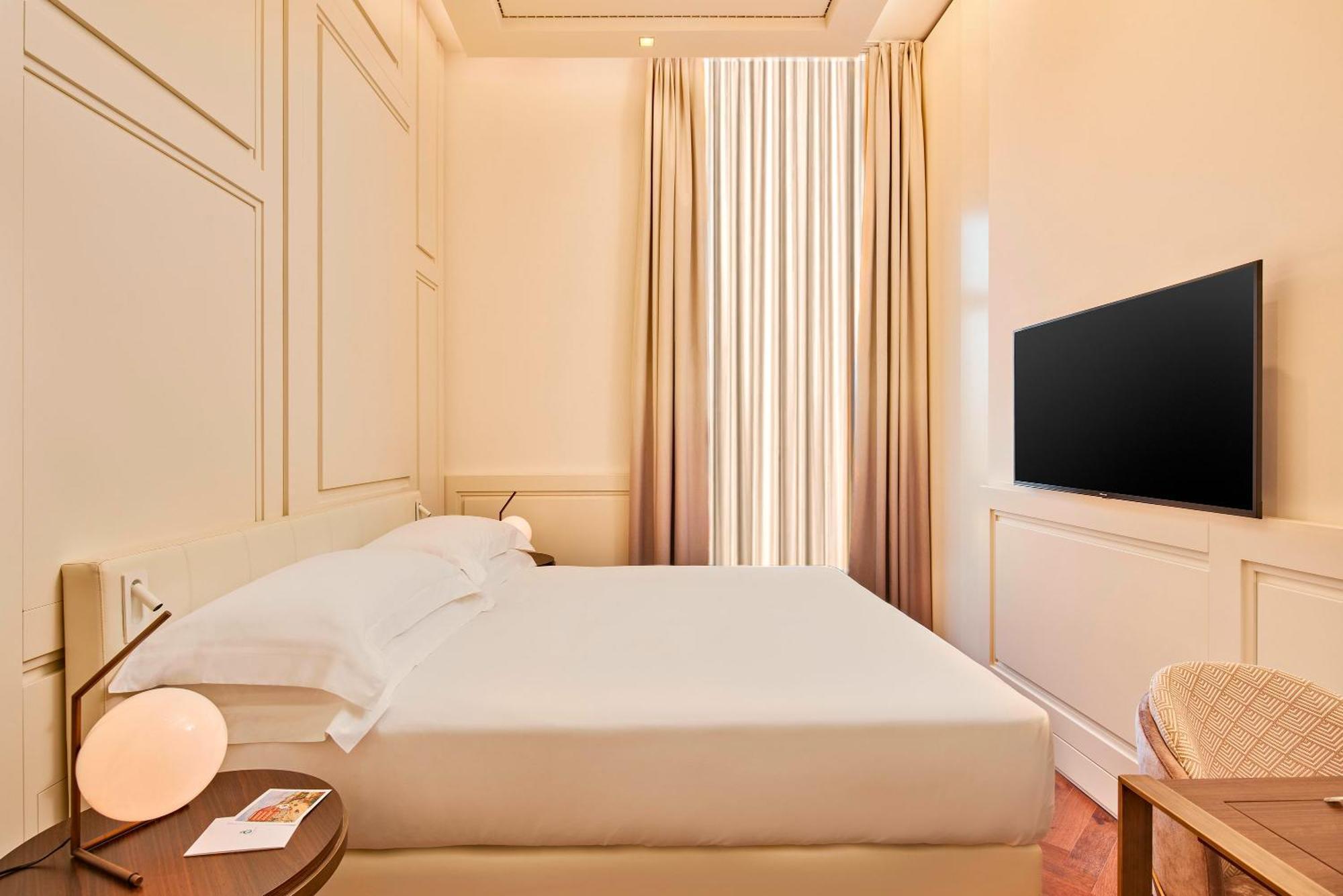 De Bonart Naples, Curio Collection By Hilton Hotel Екстериор снимка